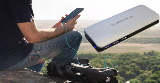 PowerBank Ekranas 3xUSB Žibintuvėlis