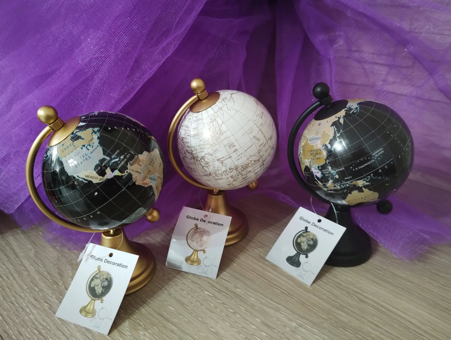 Dekoracinis gaublys 9,5 x 8,5 x 14,5 cm, baltas su auksiniu pagrindu, dovana