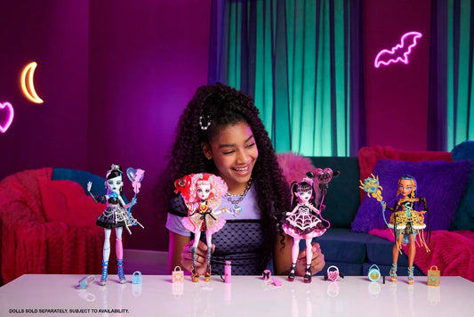 Monster High Draculaura „Baisiai saldus gimtadienis“ lėlė, 27 cm, su balionu ir aksesuarais