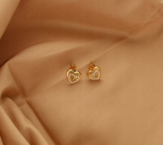 Sidabriniai širdelės formos auskarai vinukai, 925 prabos auksuotas sidabras