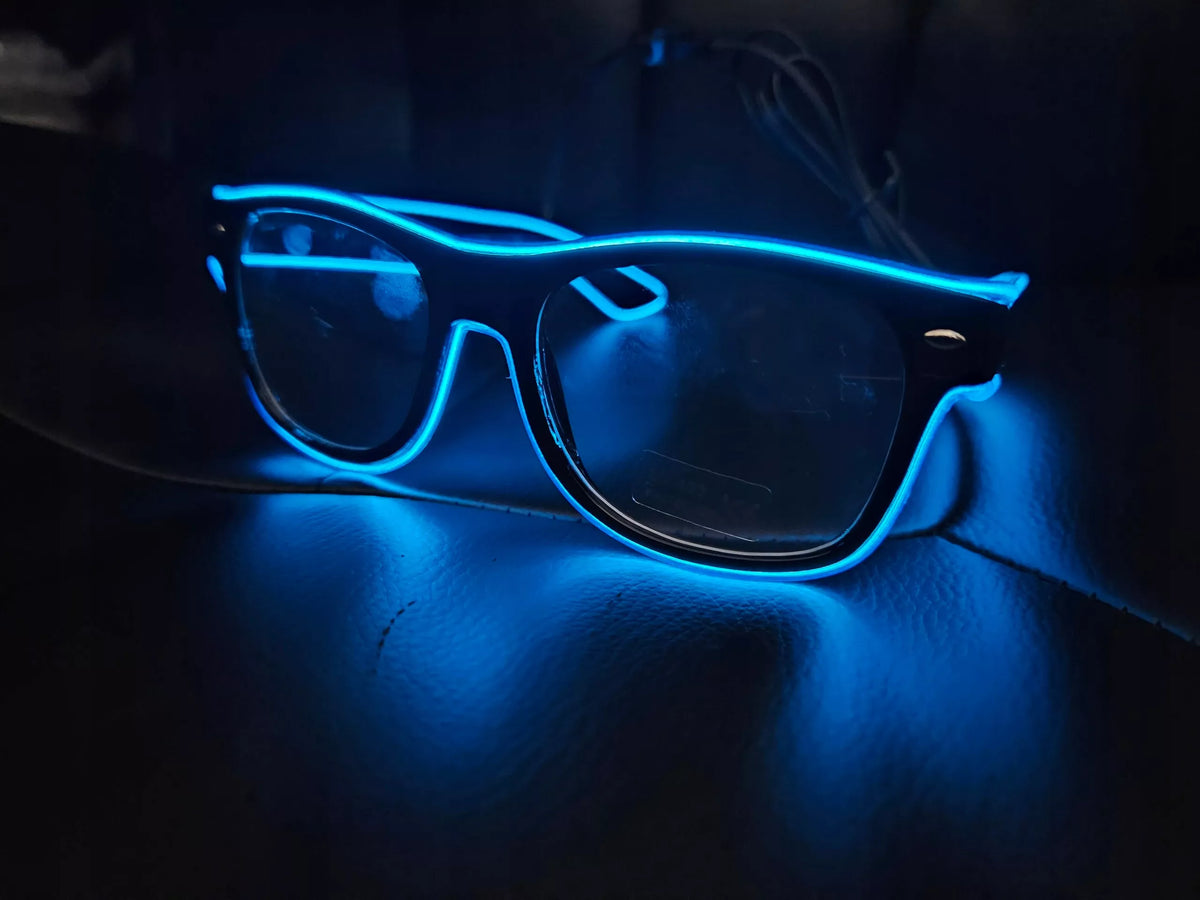 LED šviečiantys akiniai – baterijomis, persiimančiais stiklais, mišrios spalvos