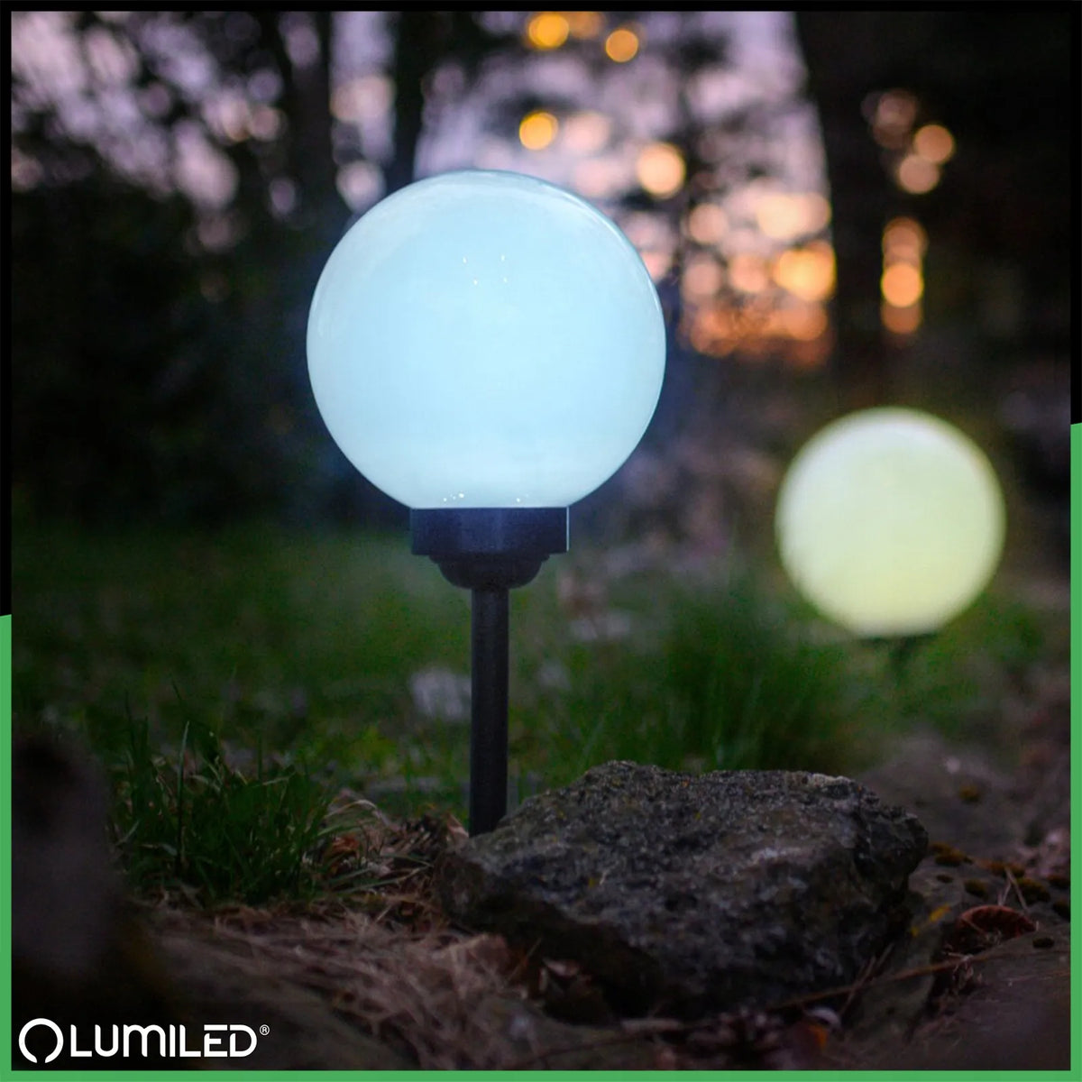 4x saulės energija maitinami LED sodo šviestuvai, įsmeigiami į žemę, balti rutuliai, 15 cm, RGB spalvoti