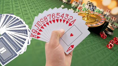 2 klasikinės vandeniui atsparios plastikines pokerio kortos