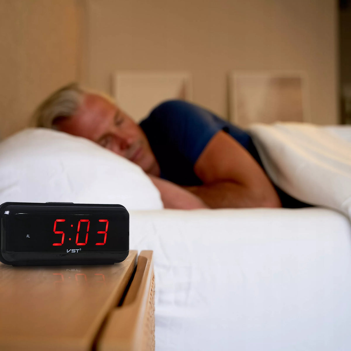 RETOO LED skaitmeninis laikrodis žadintuvas su 24h formatu, garsiu žadintuvu ir snaudimo funkcija