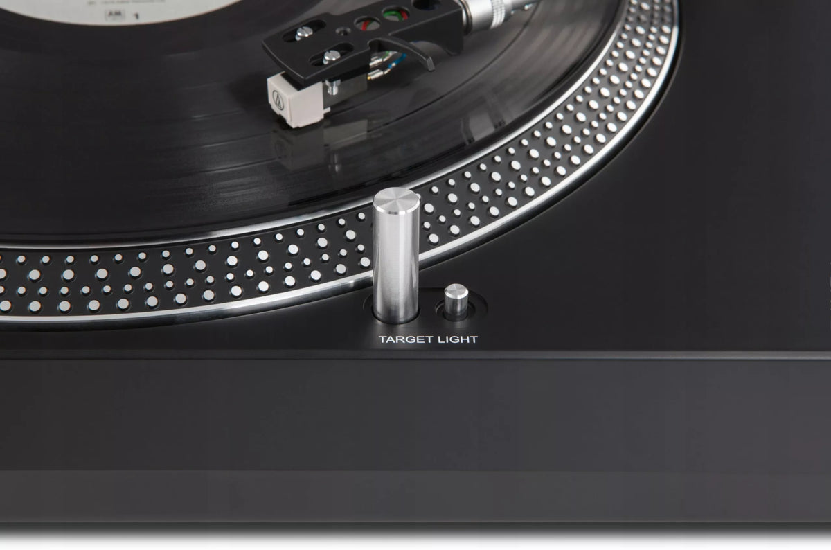 „TechniSat TechniPlayer LP 300“ patefonas su tiesiogine pavara, USB, PHONO/LINE išvestimis, 33/45 aps./min.