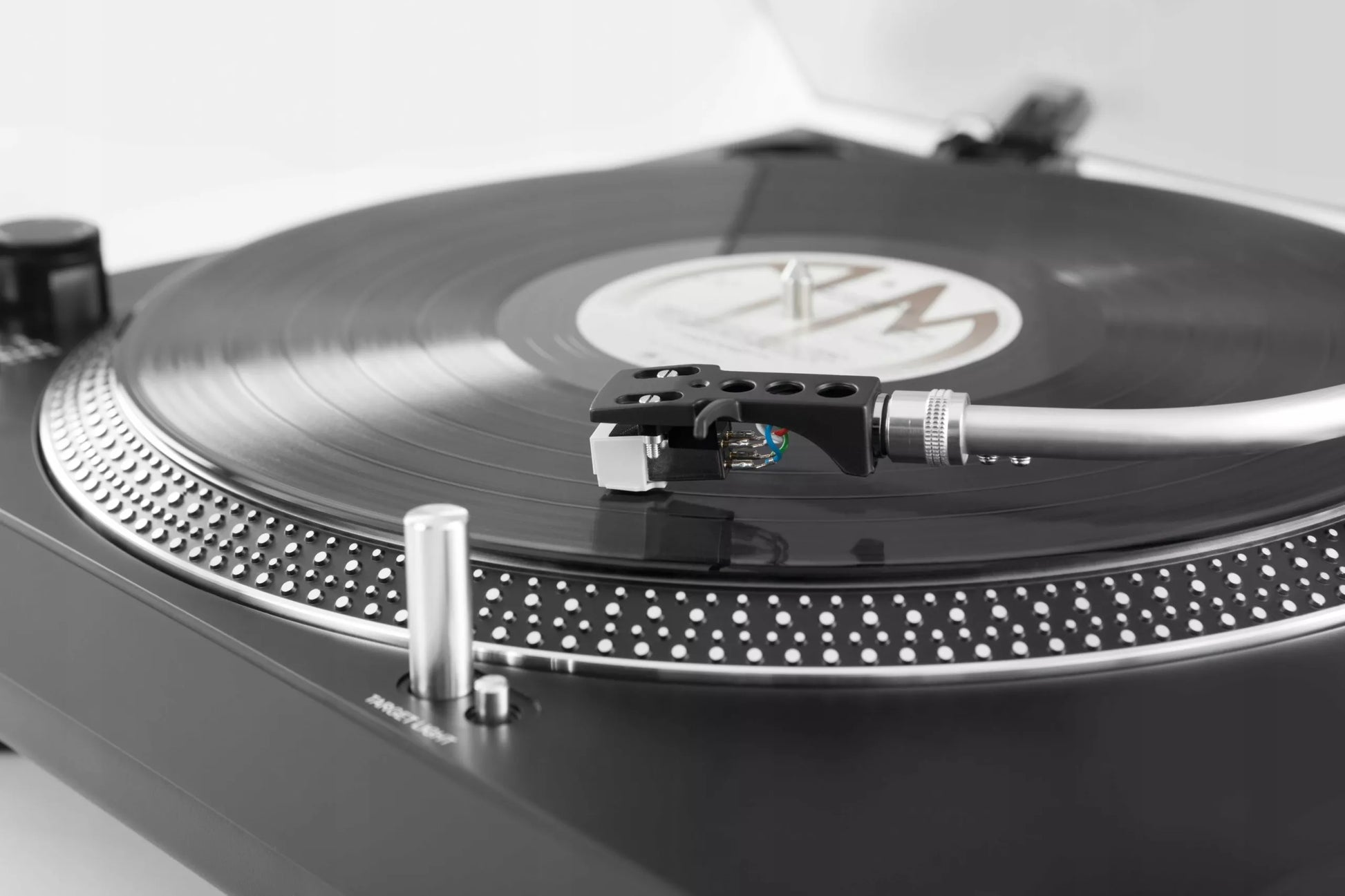 „TechniSat TechniPlayer LP 300“ patefonas su tiesiogine pavara, USB, PHONO/LINE išvestimis, 33/45 aps./min.