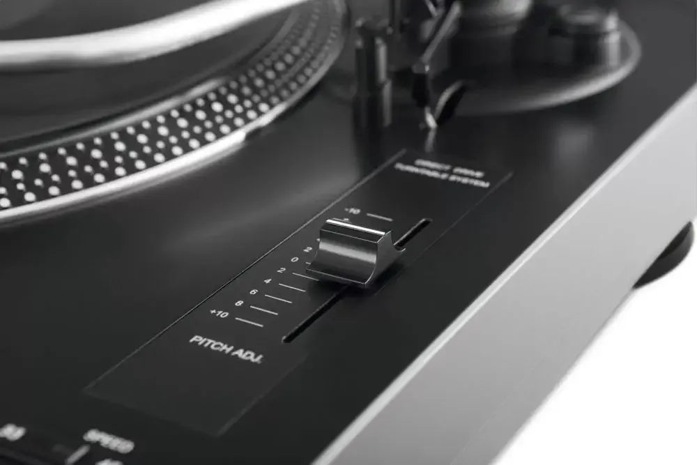 „TechniSat TechniPlayer LP 300“ patefonas su tiesiogine pavara, USB, PHONO/LINE išvestimis, 33/45 aps./min.