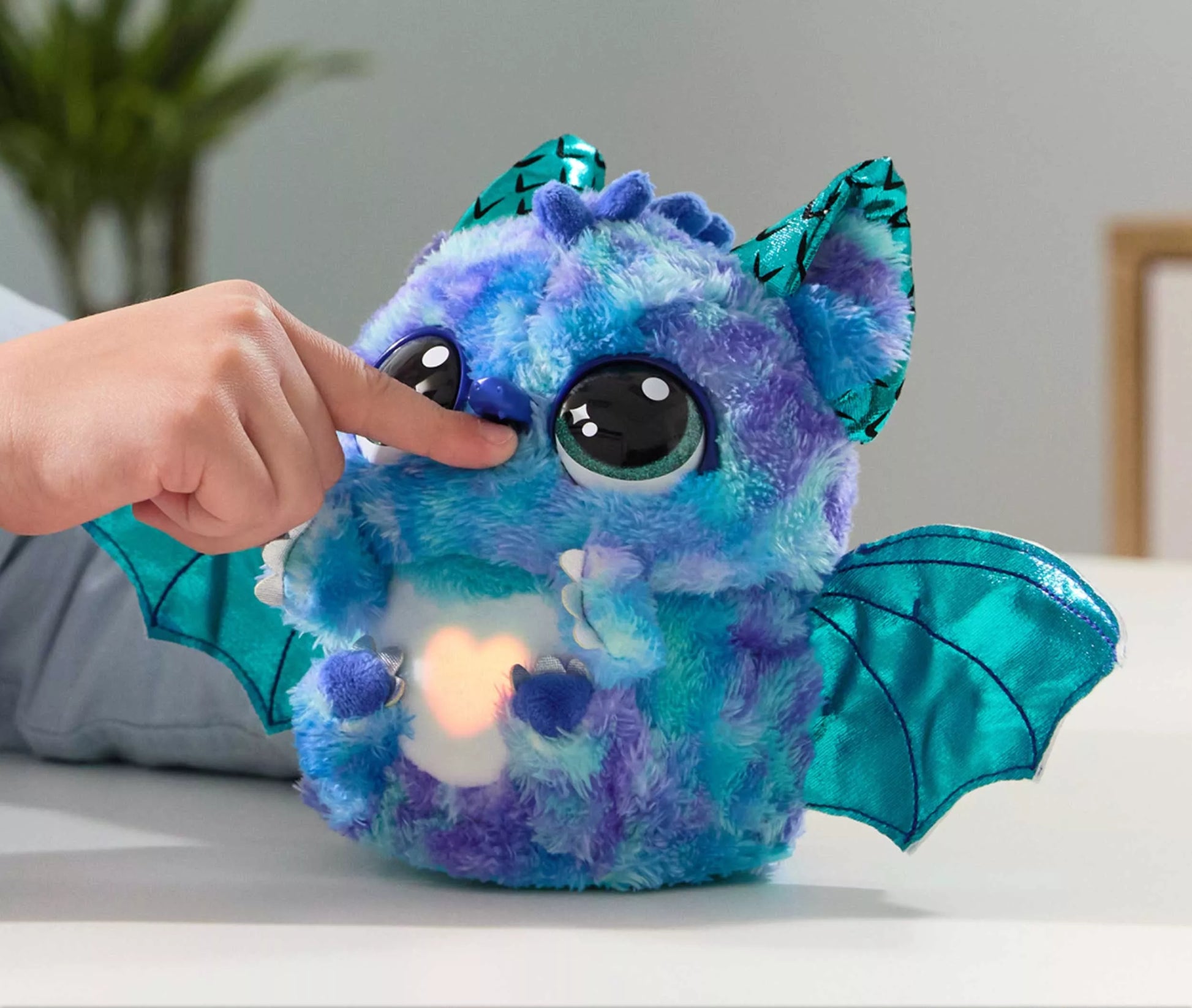 HATCHIMALS GYVAS ŽAISLAS KIAUŠINIS INTERAKTYVUS SLIBINAS STAIGMENA DRAGGLE