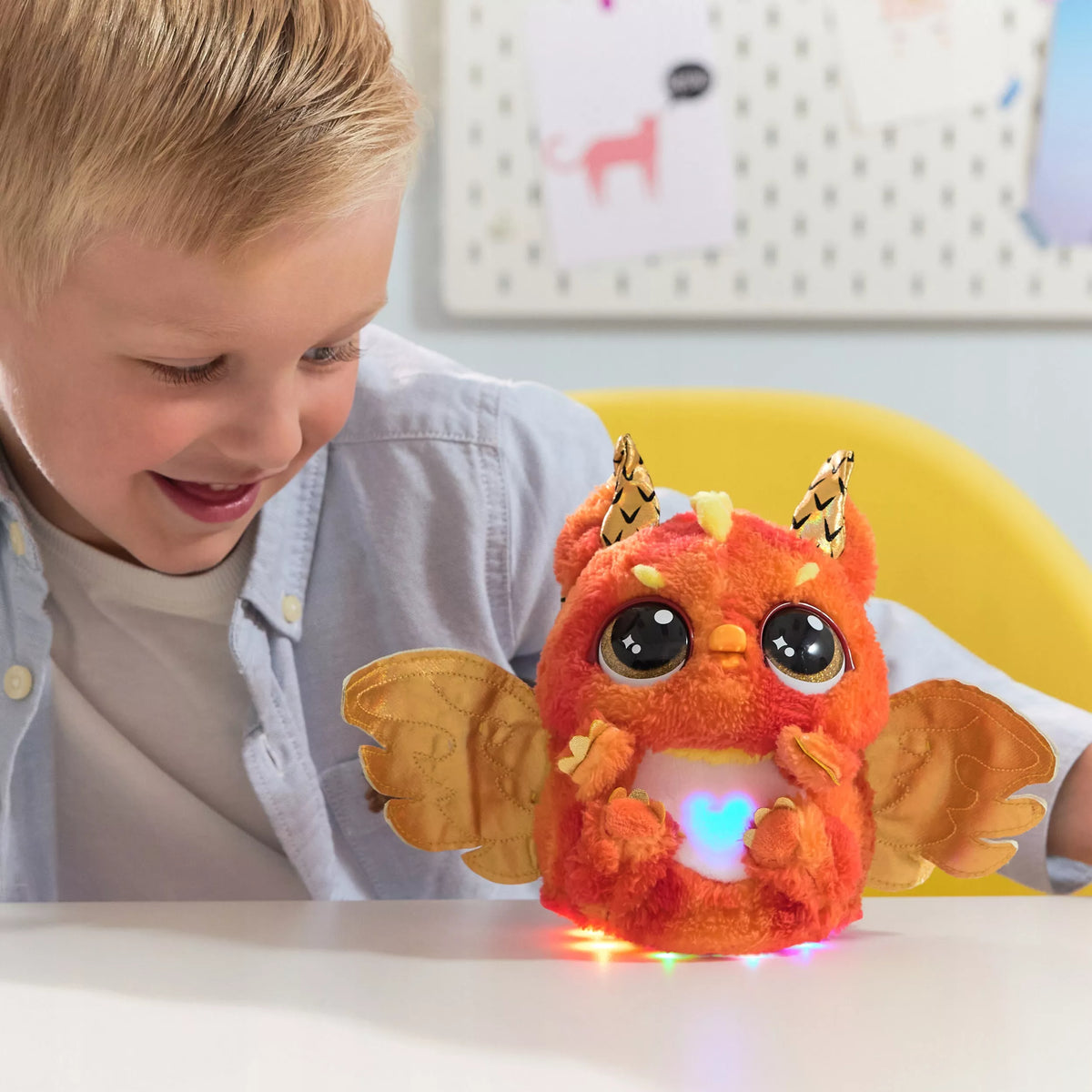 HATCHIMALS GYVAS ŽAISLAS KIAUŠINIS INTERAKTYVUS SLIBINAS STAIGMENA DRAGGLE