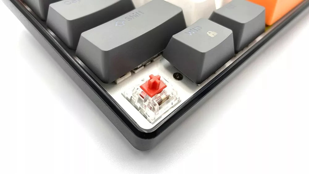 Mechaninė 60% žaidimų klaviatūra – RGB LED apšvietimas, raudoni jungikliai