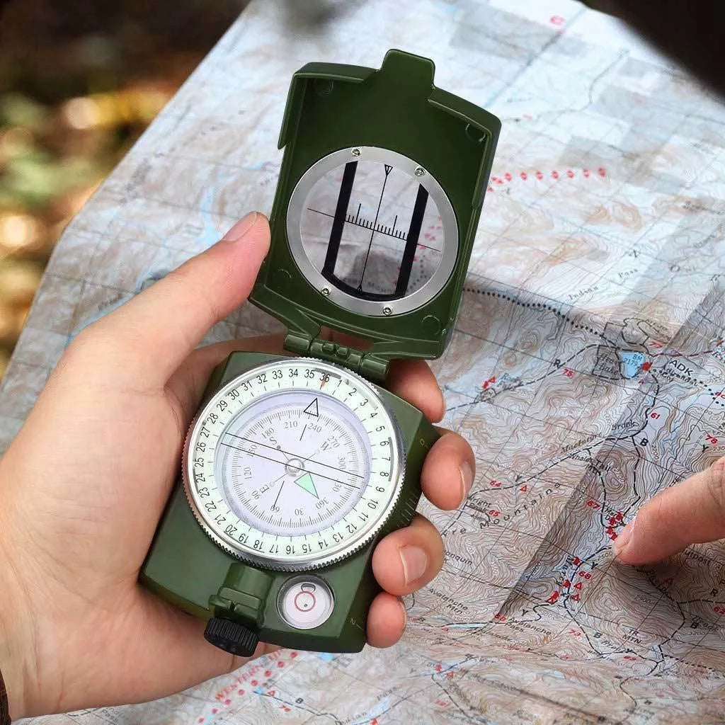 KARINIS KOMPASAS TURISTINIS PRIZMATINIS ŽEMĖLAPIO BUSOLA + DĖKLAS SURVIVAL
