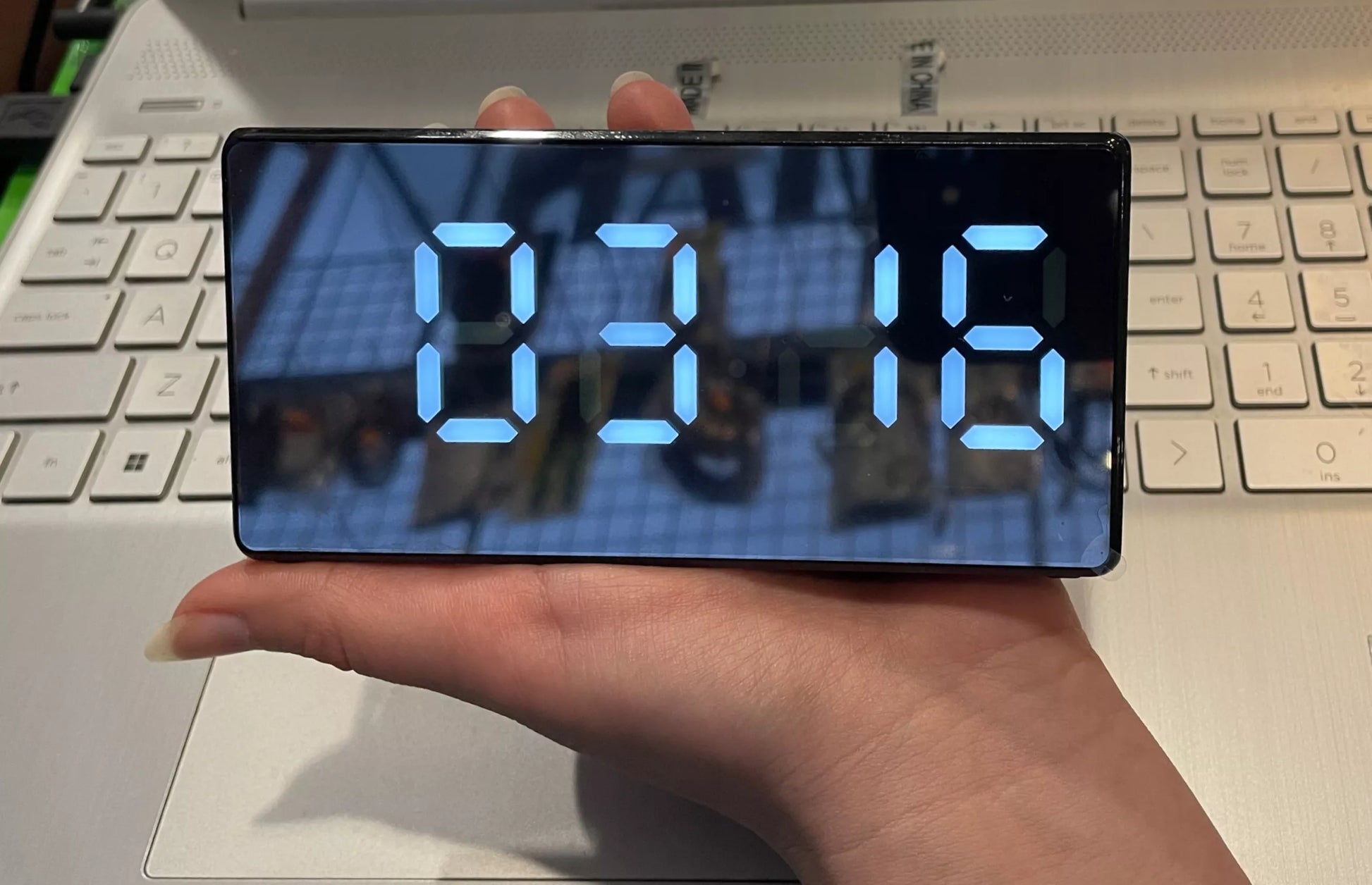Šnipine kamerėlė žadintuvo laikrodis su WIFI IP kamera, paslėpta 2,4 ir 5 GHz
