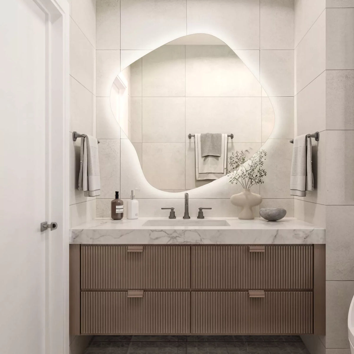LED veidrodis Netaisyklingas Sieninis Makiažui ir Miegamajam „Glamour Design“