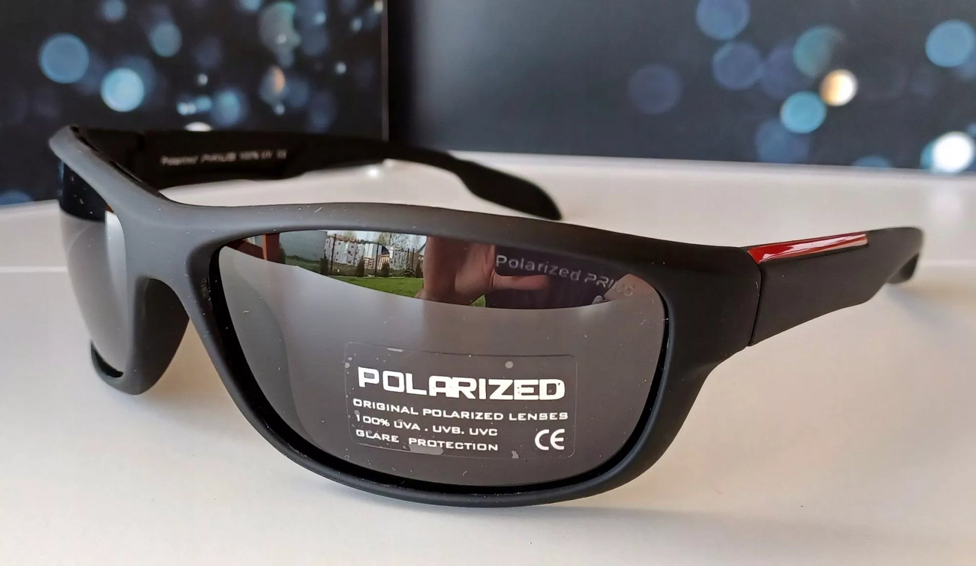 Poliarizuoti sportiniai akiniai nuo saulės – su dėklu aktyviam laisvalaikiui