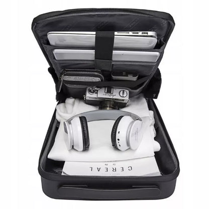 Juoda kuprinė – vandeniui atspari, laptopui, biurui, USB