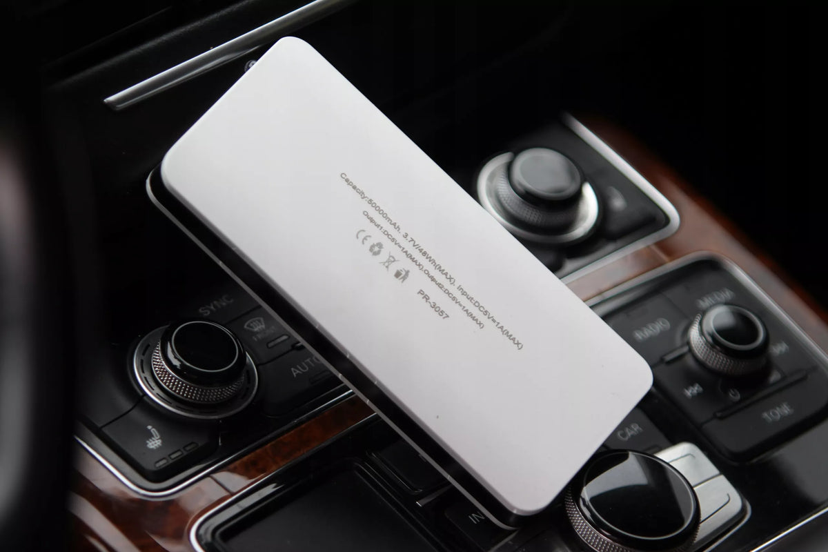 PowerBank Ekranas 3xUSB Žibintuvėlis