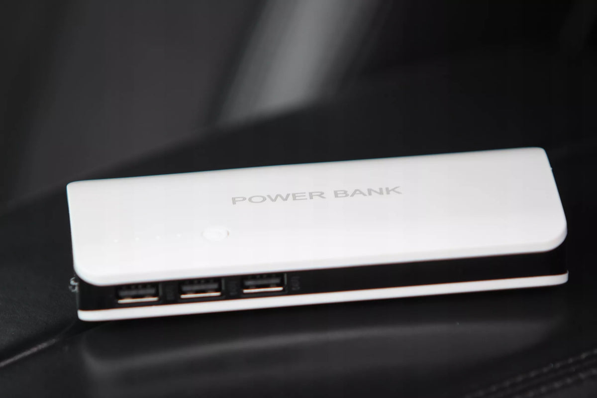 PowerBank Ekranas 3xUSB Žibintuvėlis