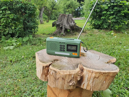 RADYJAS KRANKOWY PRZENOŚNY KUCHENNY SOLARNY DYNAMO LATARKA POWERBANK 4500mAh