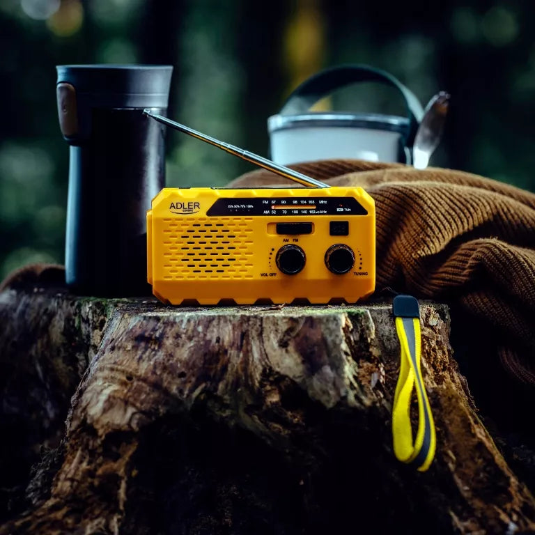 NEŠIOJAMA RADYJA SU DYNAMO IR SAULĖS ĮKROVIMU, VIRTUVINĖ, ŽIBINTĖLIS, POWERBANK