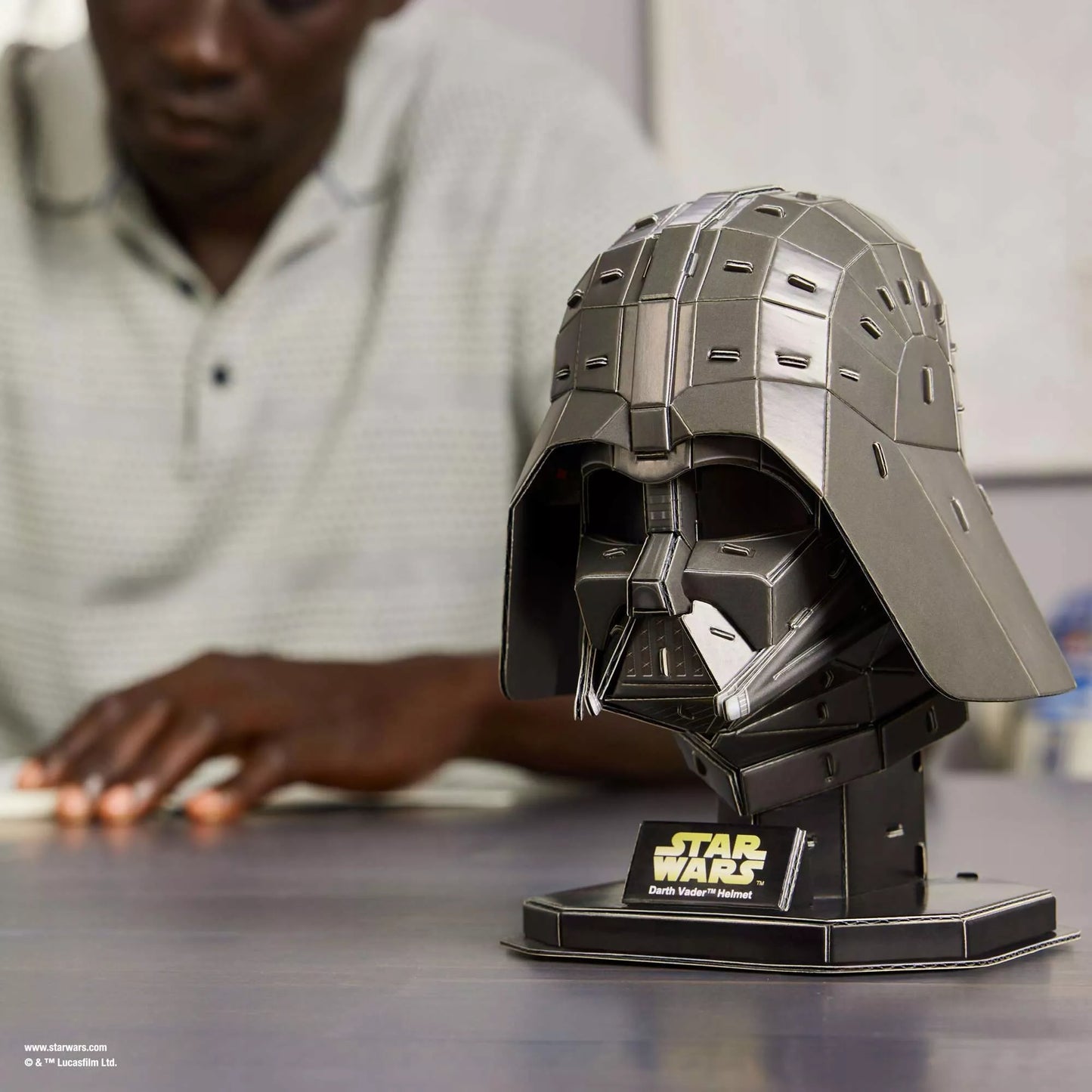 STAR WARS tamsiojo p. Vaderio šalmo 3D modelio dėlionė (4D Build)