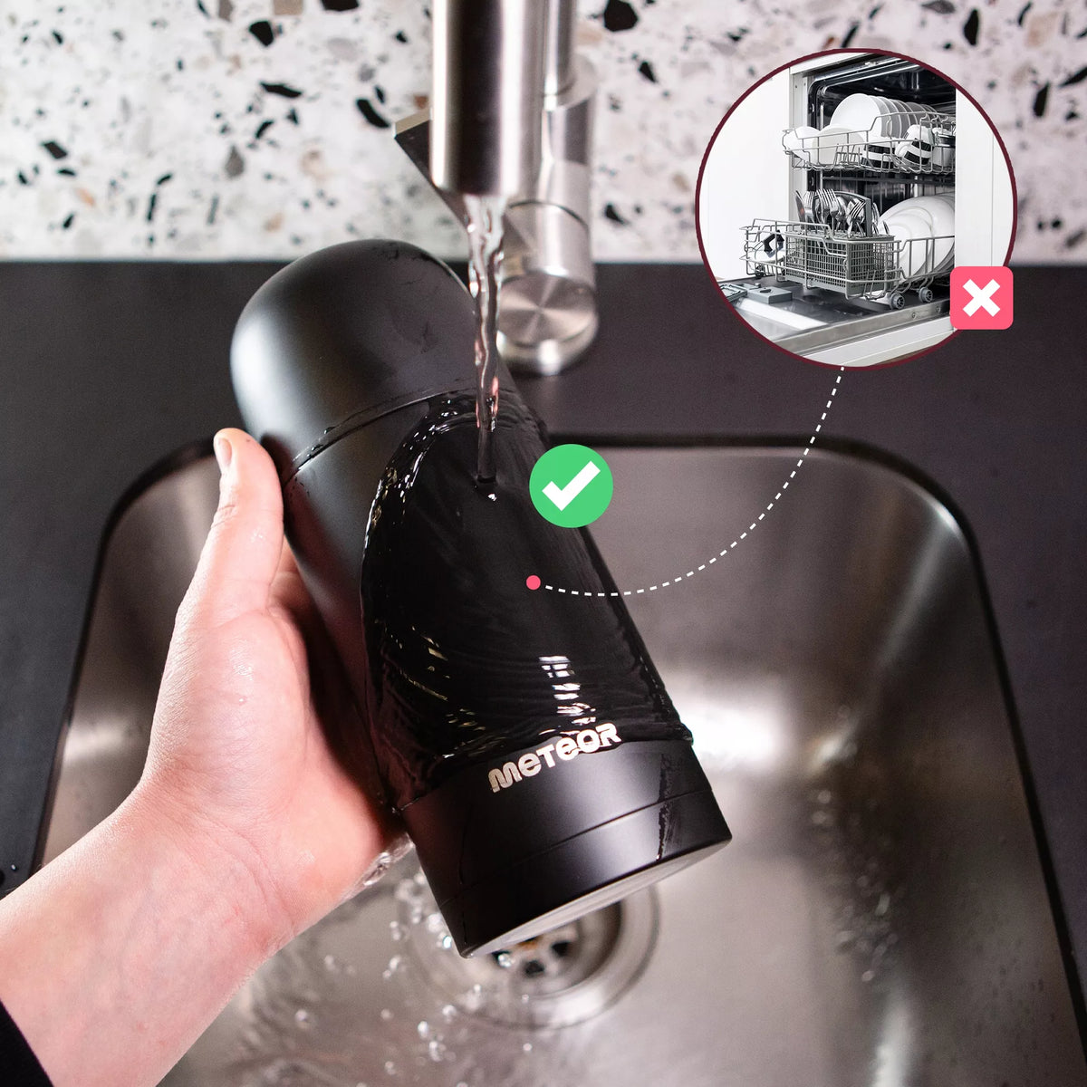 Vakuuminis turistinis termosas 750 ml – kavai, arbatai, 2 puodeliai, karštas iki 24 val.