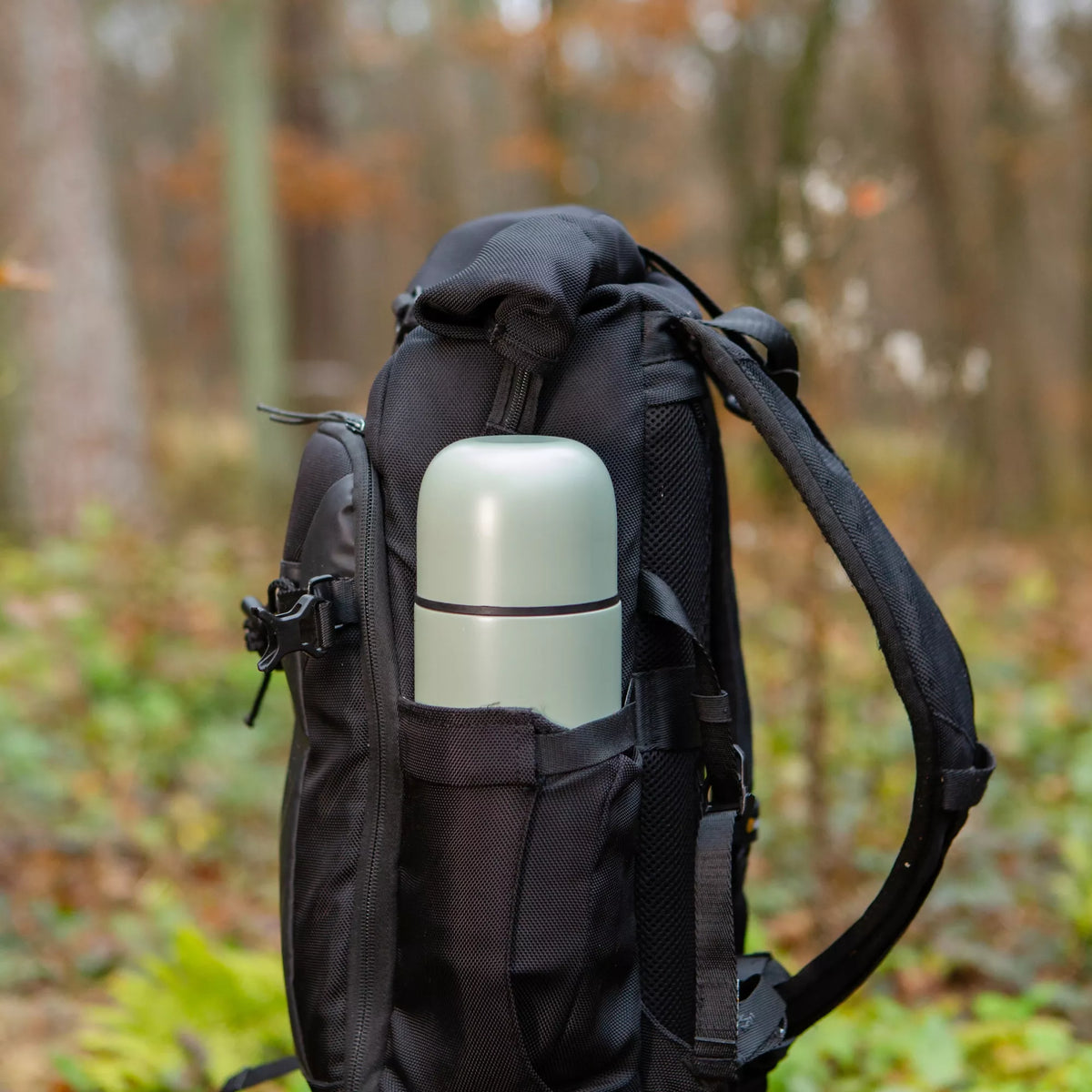 Turistinis gėrimų termosas – 750 ml, su puodeliais, šildo iki 24 val.