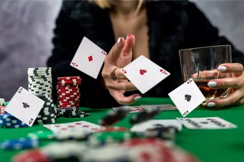 Pokera žetonu komplekts Texas Hold'em + 2 kāršu komplekti