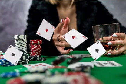 Pokera žetonu komplekts Texas Hold'em + 2 kāršu komplekti