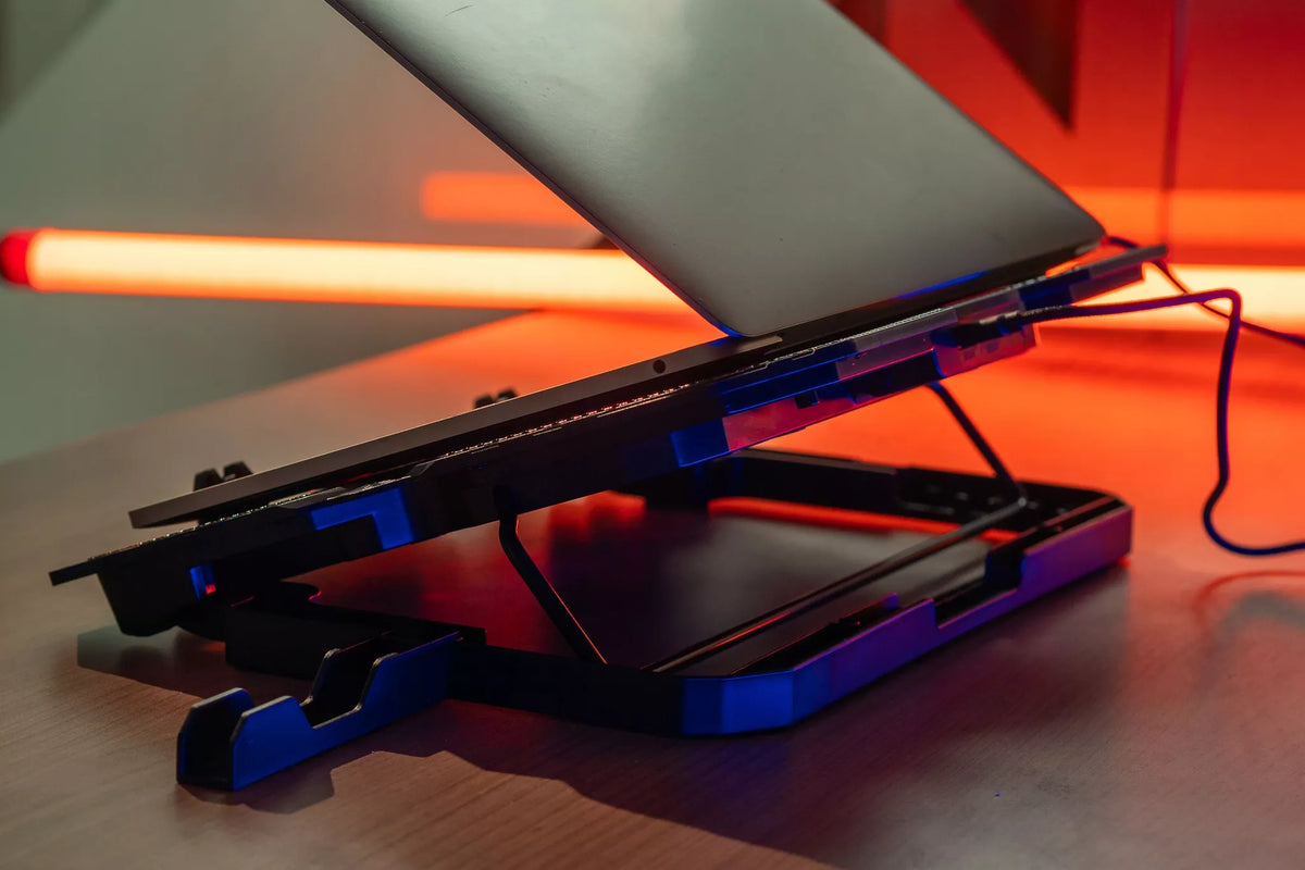 Aušinimo stovas nešiojamam kompiuteriui 15,6' žaidimams, didelis, LED, USB šakytuvas