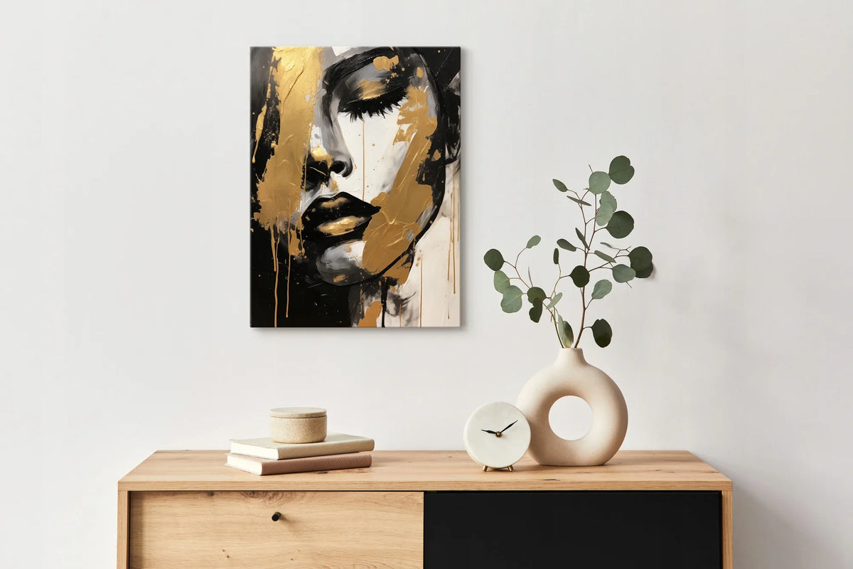 Abstraktus auksinis moters portretas ant drobės, glamūrinis stilius, 60 × 90 cm