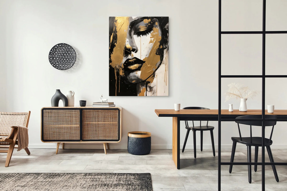 Abstraktus auksinis moters portretas ant drobės, glamūrinis stilius, 60 × 90 cm