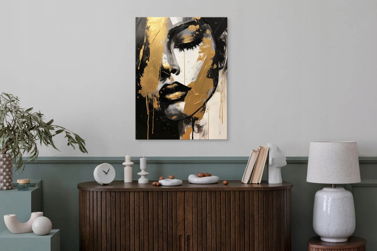 Abstraktus auksinis moters portretas ant drobės, glamūrinis stilius, 60 × 90 cm