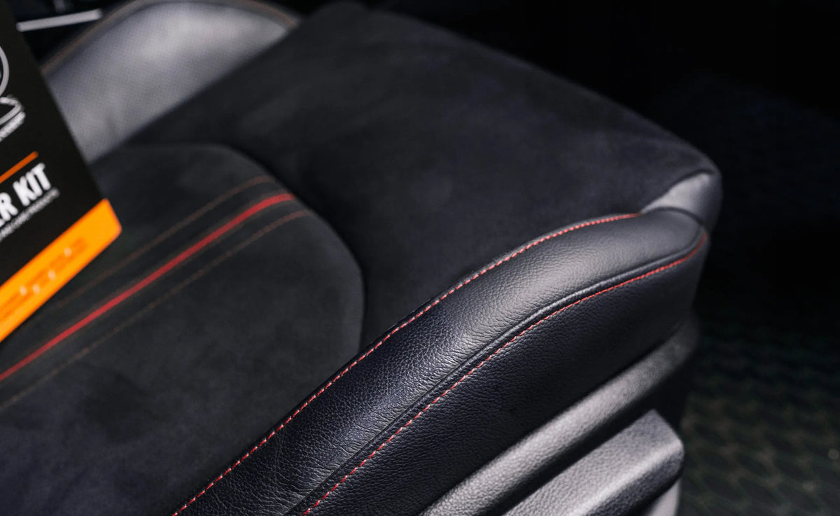 ADBL Leather Kit – odinių apmušalų valymo ir priežiūros rinkinys su valikliu, kondicionieriumi ir šepetėliu