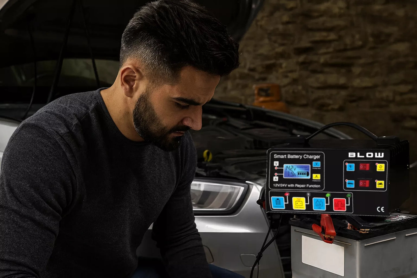 Automatinis automobilinis akumuliatoriaus įkroviklis su remonto funkcija 12V 24V