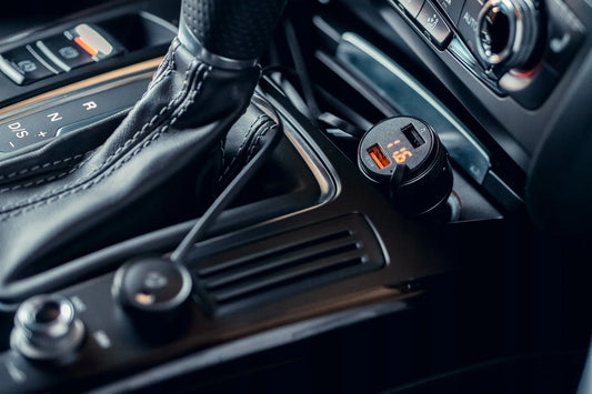 Automobilinis BLUETOOTH FM siųstuvas, įkroviklis ir laisvų rankų įranga su USB QC3.0