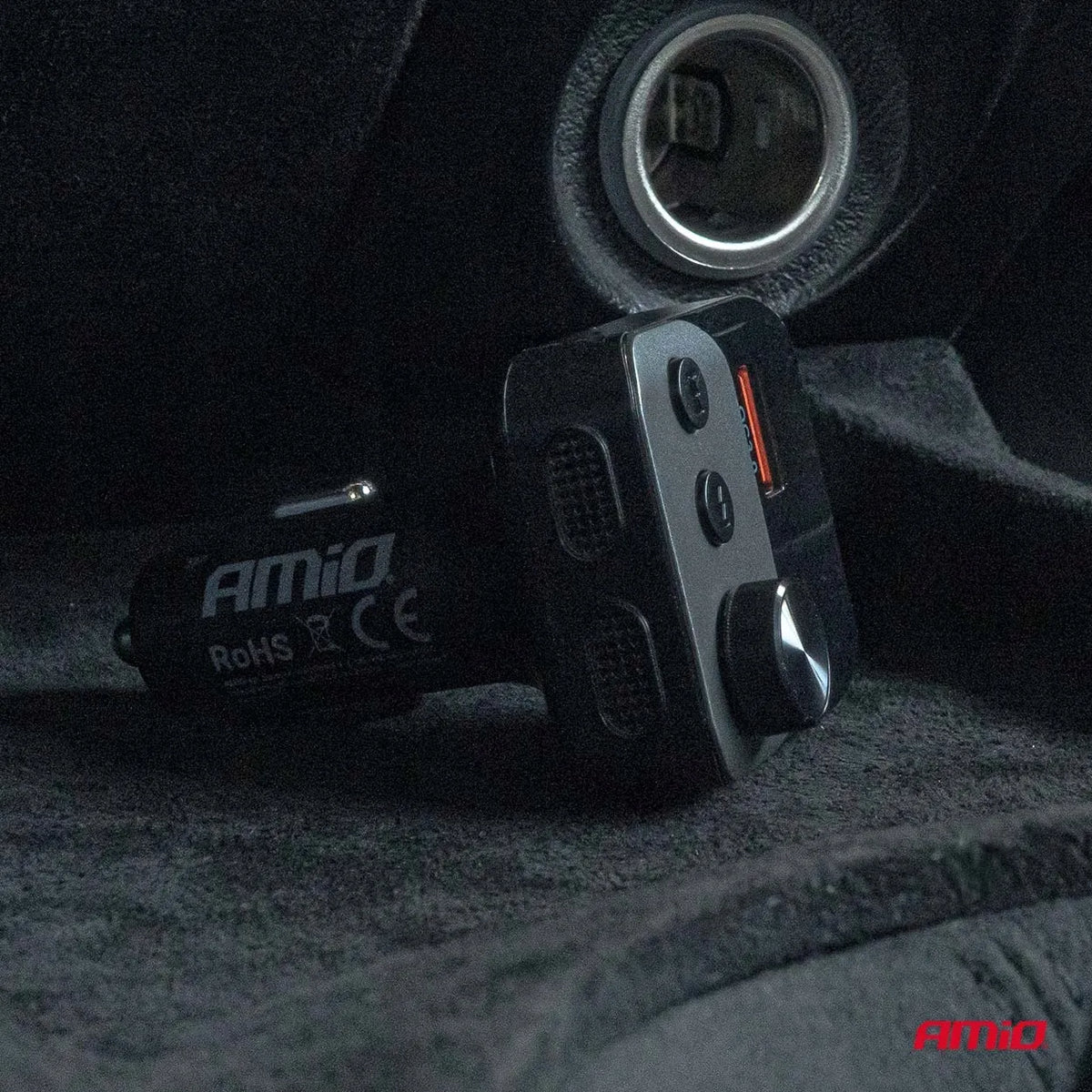Automobilinis FM siųstuvas 1×USB-A 1×USB-C 12V 24V AMIO-04647