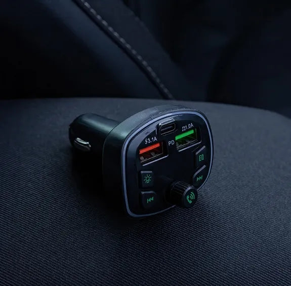 Automobilinis FM siųstuvas su „Bluetooth“ funkcija ir integruotu mikrofonu TR-360