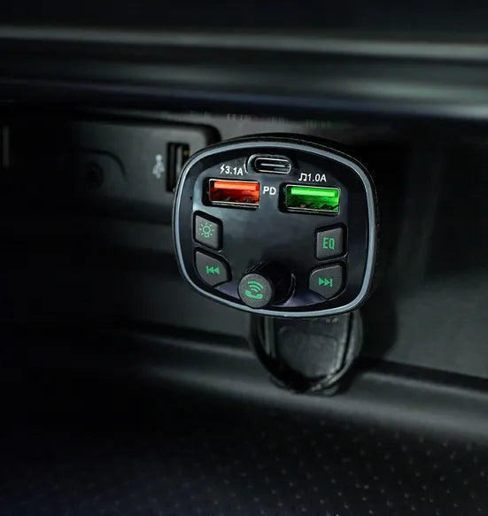 Automobilinis FM siųstuvas su „Bluetooth“ funkcija ir integruotu mikrofonu TR-360