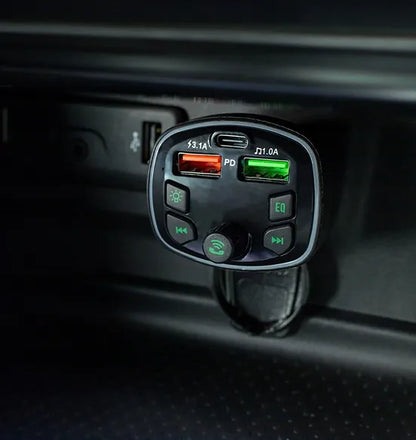Automobilinis FM siųstuvas su „Bluetooth“ funkcija ir integruotu mikrofonu TR-360