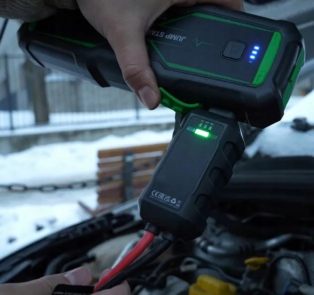 Automobilio užvedimo įrenginys NAVITEL JS4000, 24 000 mAh