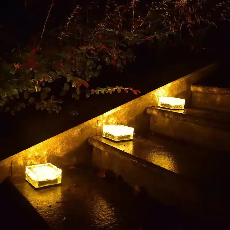 Berge LED saulės energija varomas sodo šviestuvas ledo kubelio formos 7x7 cm, dekoratyvus ir patvarus, juodos spalvos
