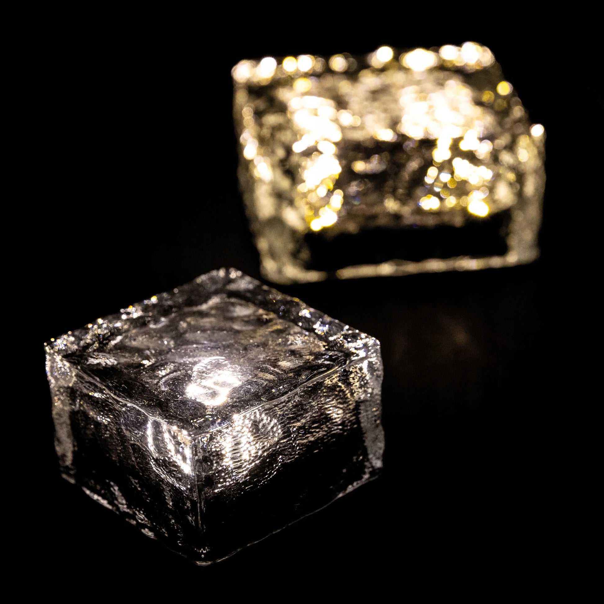 Berge LED saulės energija varomas sodo šviestuvas ledo kubelio formos 7x7 cm, dekoratyvus ir patvarus, juodos spalvos