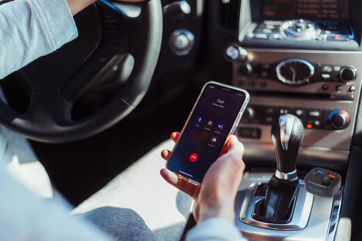 BLUETOOTH 5.3 FM siųstuvas QC 3.0 PD30W stiprus bosas įkroviklis mikrofonas