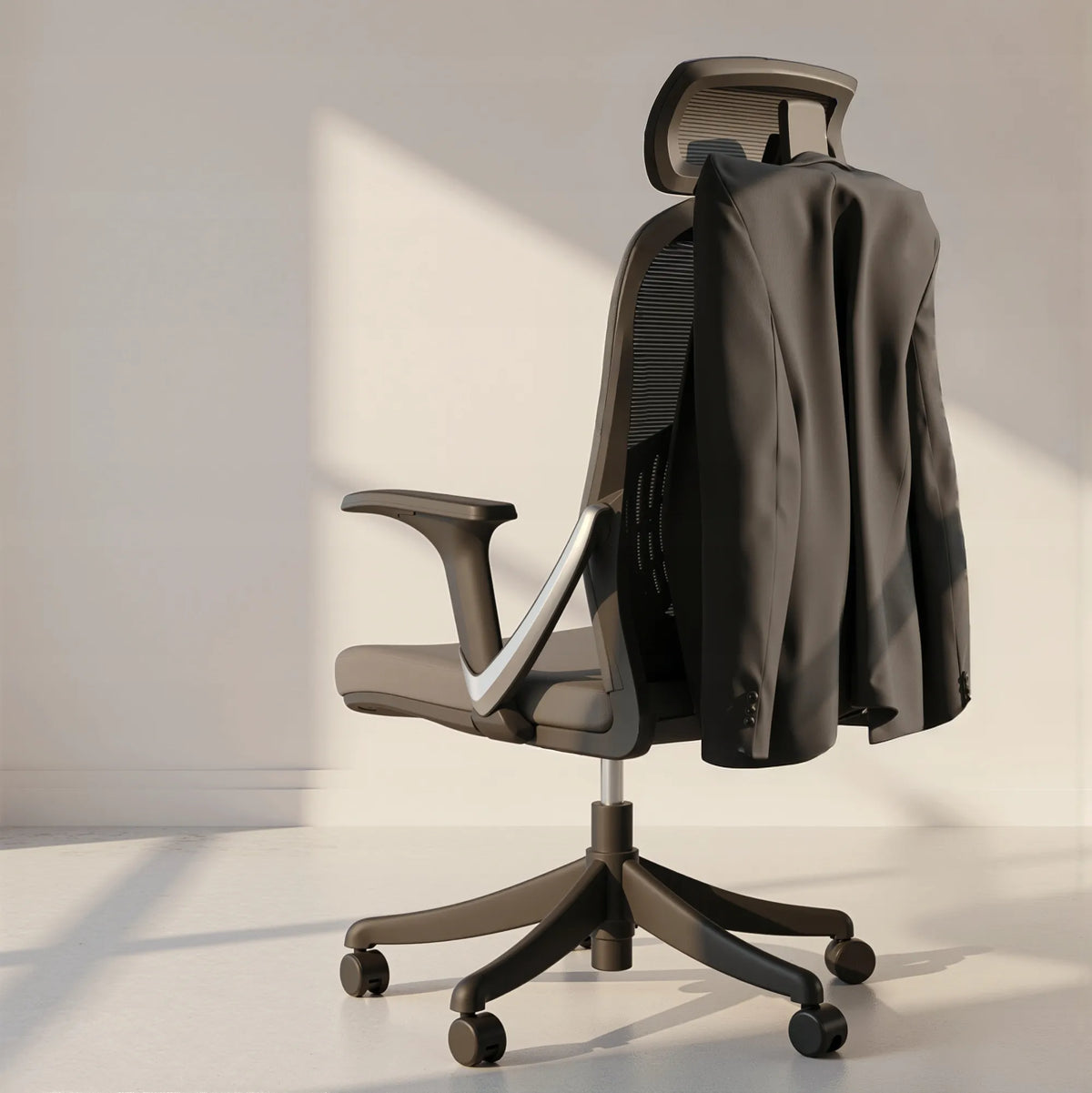 Boste ergonominė biuro kėdė su sukamu mechanizmu, patogi ir reguliuojama