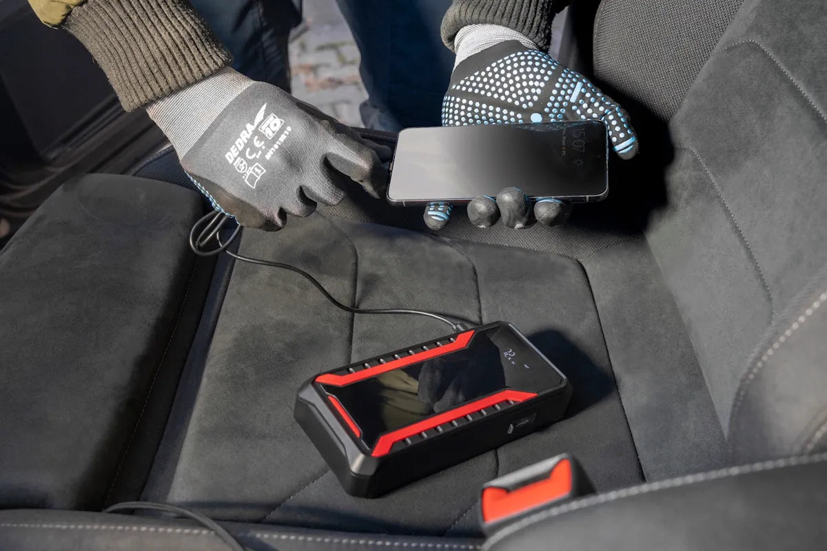 DEDRA automobilio užvedimo įrenginys „Jump Starter“, 12 000 mAh, USB-C, LED žibintuvėlis