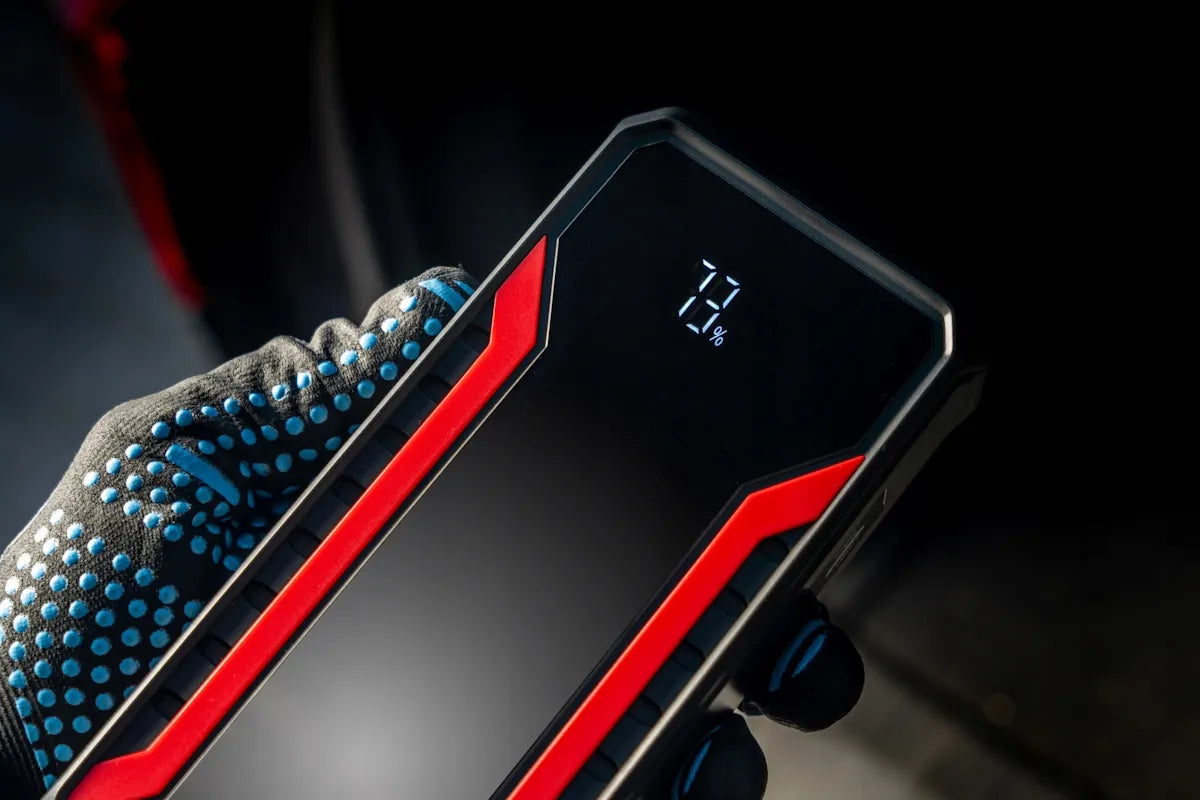 DEDRA automobilio užvedimo įrenginys „Jump Starter“, 12 000 mAh, USB-C, LED žibintuvėlis