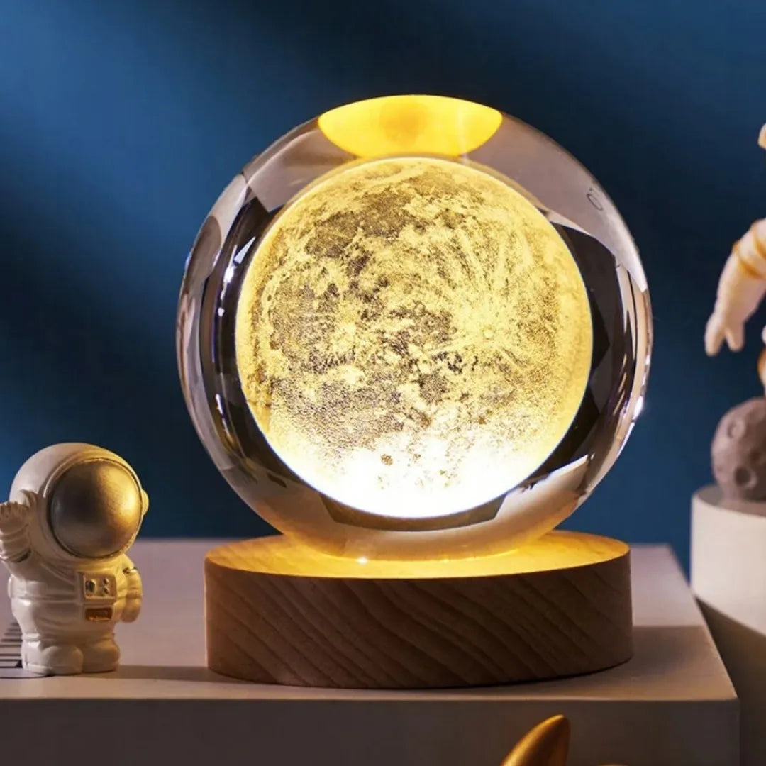 Dekoratyvinė naktinė LED lempa „Mėnulis“ – stiklinis 3D rutulys, USB