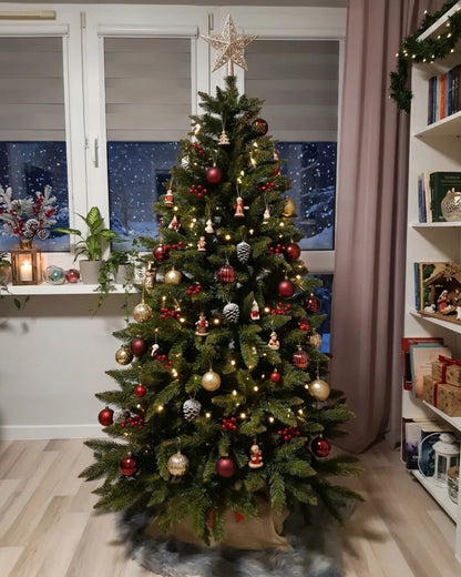Dirbtinė kaukazietiška eglė „Świerk Kaukaski“ 220 cm, itin tanki ir natūraliai atrodanti, su stovu