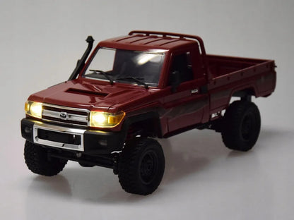 Dovanai Šv. Mikalojaus proga: nuotoliniu būdu valdomas „Toyota Land Cruiser“ RC automobilis