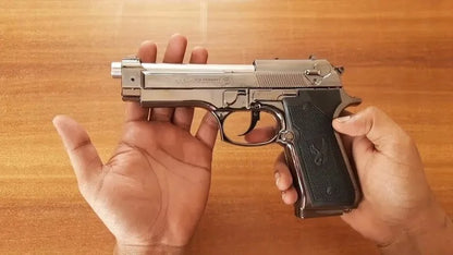 Dujinis žiebtuvėlis-pistoletas BERETTA M9 su stovu, chromuotas plienas